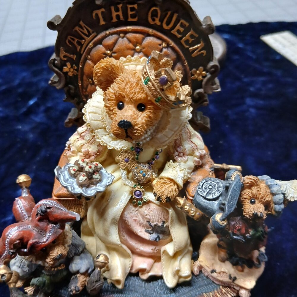 Boyd's Bears I AM The Queen Figurine